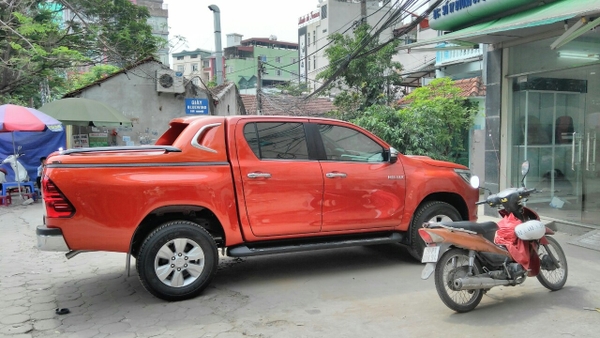 Gắn Nắp Thùng Cho Xe Toyota Hilux Cao Cấp MƯỜI HÙNG AUTO #38 Gắn Nắp Thùng Cho Xe Toyota Hilux Cao Cấp MƯỜI HÙNG AUTO